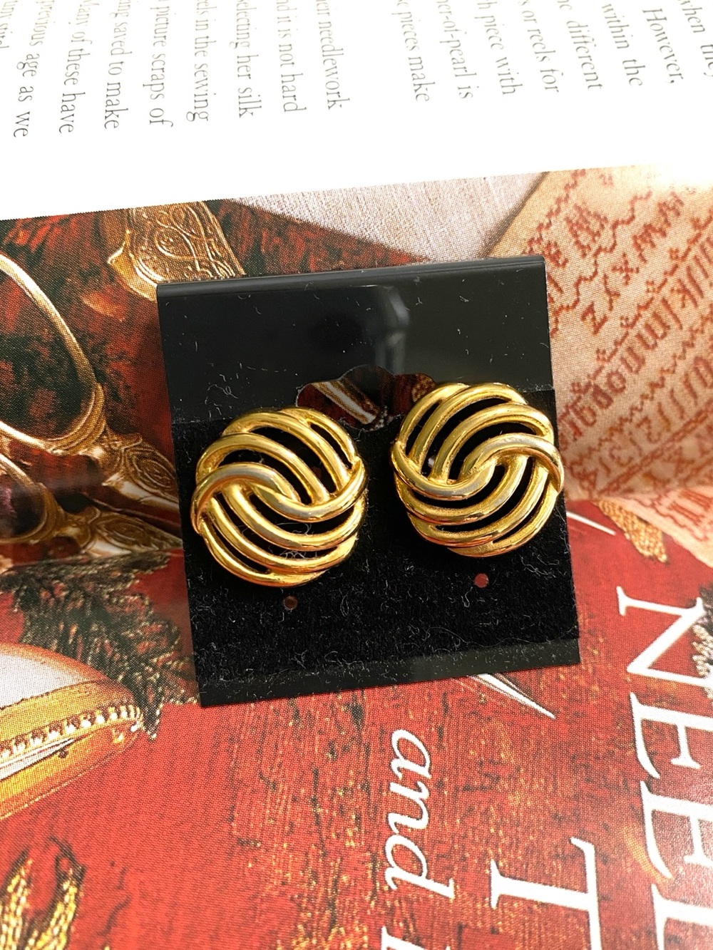 Women’s Vintage Monet Gold Tone Swirl Spiral Statement Earrings Designer